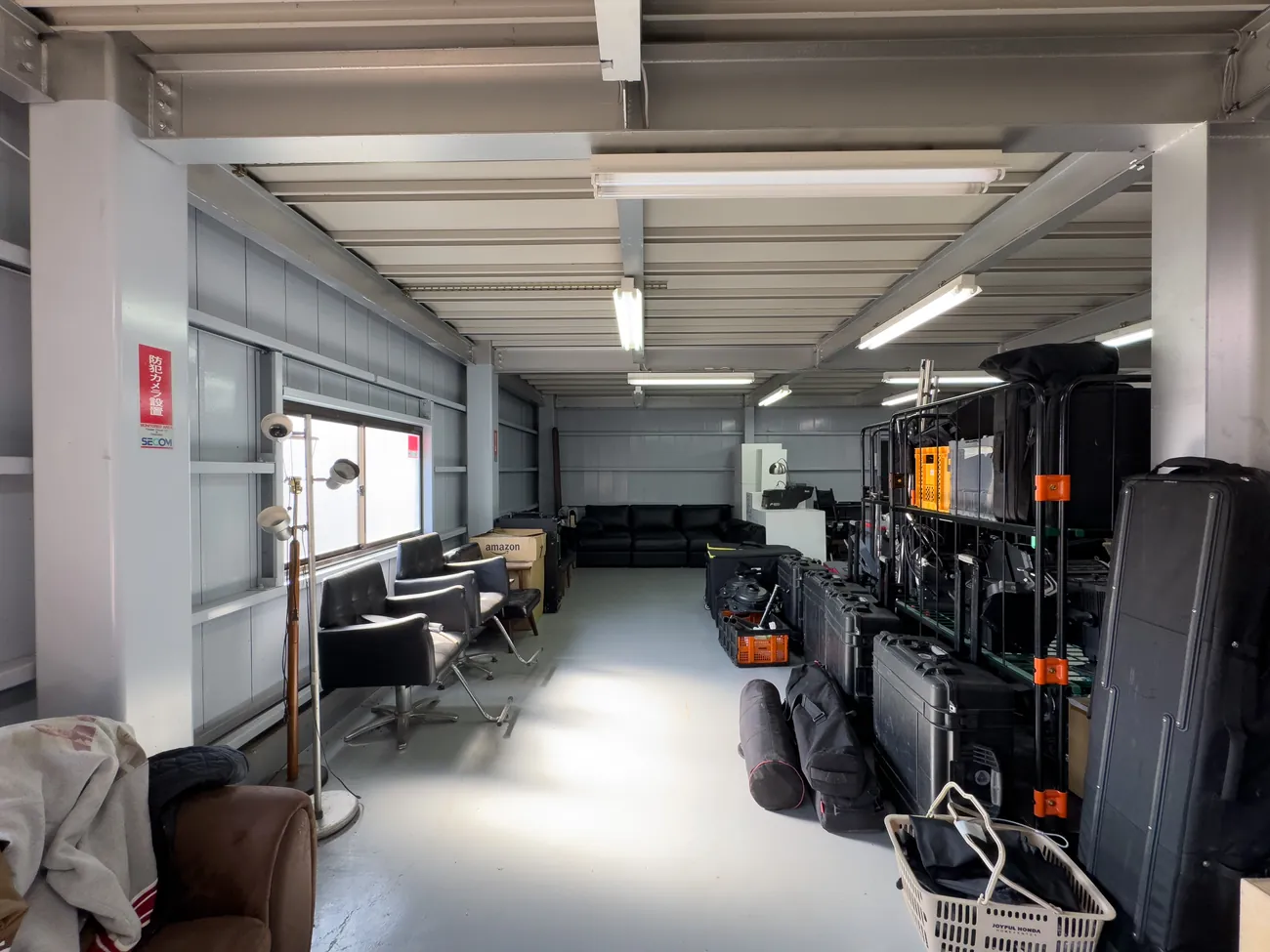 Equipamento de iluminação e produção da casa, em carrinhos